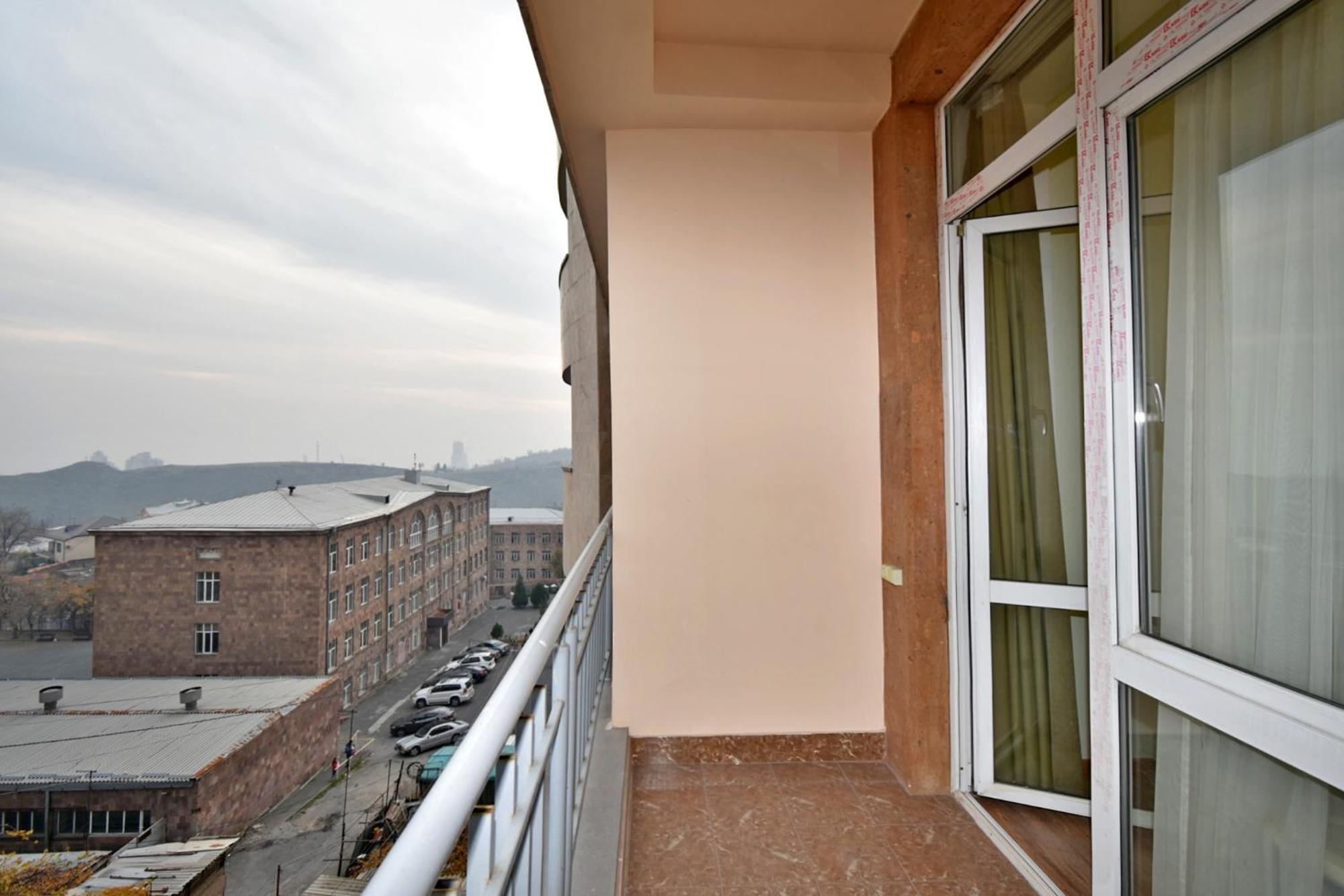 Panorama Hotel On Baghramyan Avenue Yerevan Exterior photo
